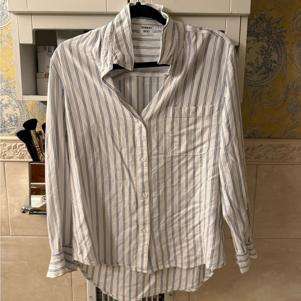 Aritzia Sunday best shirt size m